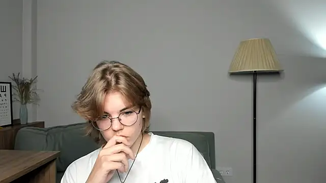 Snapshot of MelodyBaur chatting on 10.25.25 MelodyBaur online show from 10.25.25