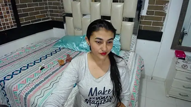 Snapshot of yuliet_latin69 chatting on 11.22.25 yuliet latin69 online show from 11.22.25