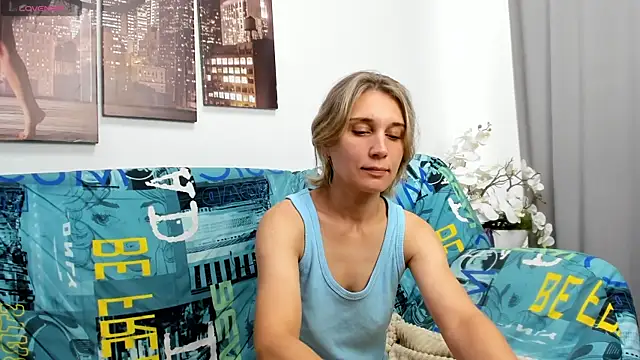 Snapshot of Tenderly_Sophie chatting on 07.25.26 Tenderly Sophie online show from 07.25.26