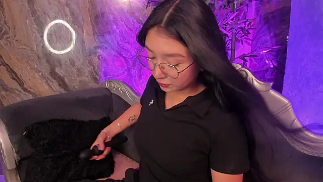 sydney miller  online show from 03.04.26