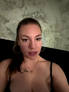 KittenKarlla online show from 11.05.25