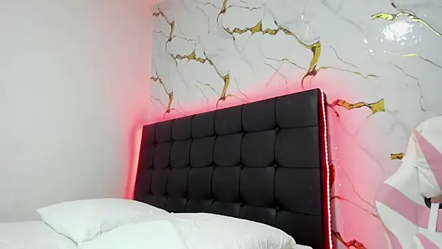 Scarlet DLuce online show from 04.10.26