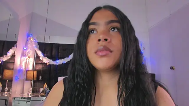 Snapshot of EmmadaSilva chatting on 11.27.25 EmmadaSilva online show from 11.27.25