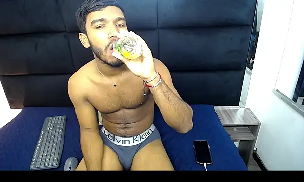 Snapshot of CamiloBuck chatting on 11.14.25 CamiloBuck online show from 11.14.25