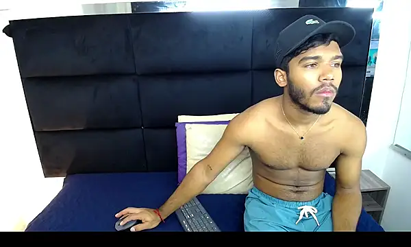 Snapshot of CamiloBuck chatting on 11.16.25 CamiloBuck online show from 11.16.25