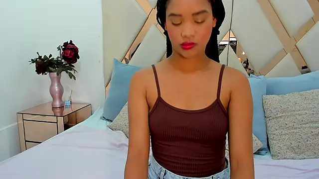 Snapshot of karolebonyy chatting on 03.02.26 karolebonyy online show from 03.02.26