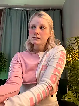 Snapshot of ShineJoan chatting on 11.14.25 ShineJoan online show from 11.14.25