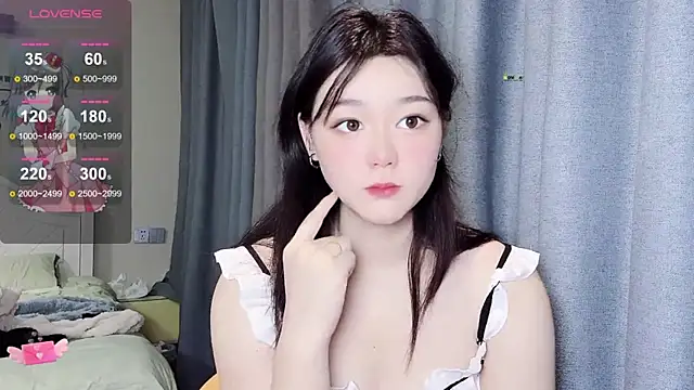 Snapshot of Tinai- chatting on 11.15.25 Tinai- online show from 11.15.25