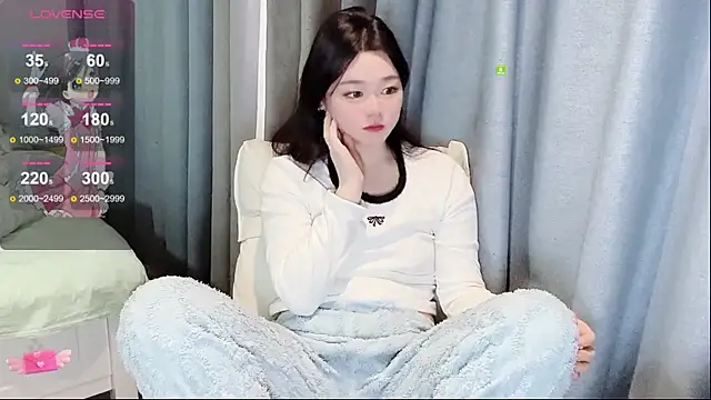 Snapshot of Tinai- chatting on 12.02.25 Tinai- online show from 12.02.25