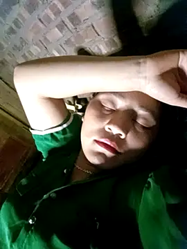 Snapshot of giahan-00 chatting on 10.27.25 giahan-00 online show from 10.27.25