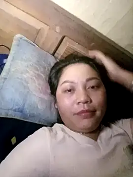 Snapshot of giahan-00 chatting on 11.17.25 giahan-00 online show from 11.17.25