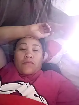 Snapshot of chich-bong chatting on 11.21.25 chich-bong online show from 11.21.25