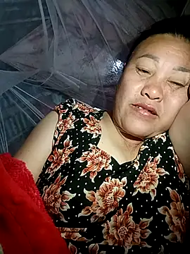 Snapshot of chich-bong chatting on 12.23.25 chich-bong online show from 12.23.25