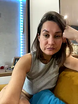 Snapshot of AliceLili chatting on 11.01.25 AliceLili online show from 11.01.25