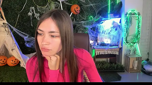 Snapshot of lollyrais chatting on 10.25.25 lollyrais online show from 10.25.25