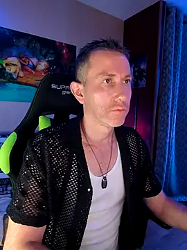 Snapshot of Gamerinleather chatting on 10.28.25 Gamerinleather online show from 10.28.25