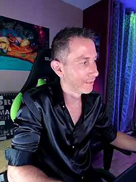 Snapshot of Gamerinleather chatting on 10.29.25 Gamerinleather online show from 10.29.25