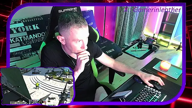 Snapshot of Gamerinleather chatting on 11.01.25 Gamerinleather online show from 11.01.25
