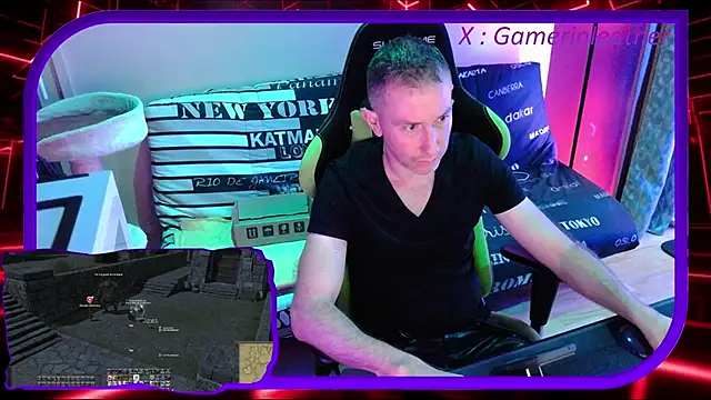 Snapshot of Gamerinleather chatting on 11.04.25 Gamerinleather online show from 11.04.25