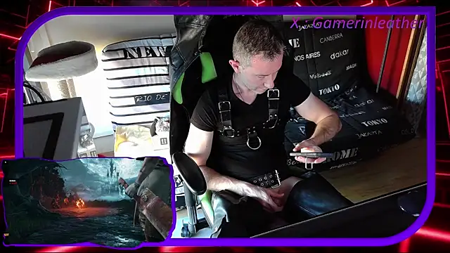 Snapshot of Gamerinleather chatting on 11.11.25 Gamerinleather online show from 11.11.25