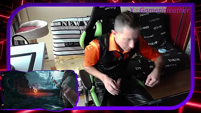 Snapshot of Gamerinleather chatting on 11.15.25 Gamerinleather online show from 11.15.25