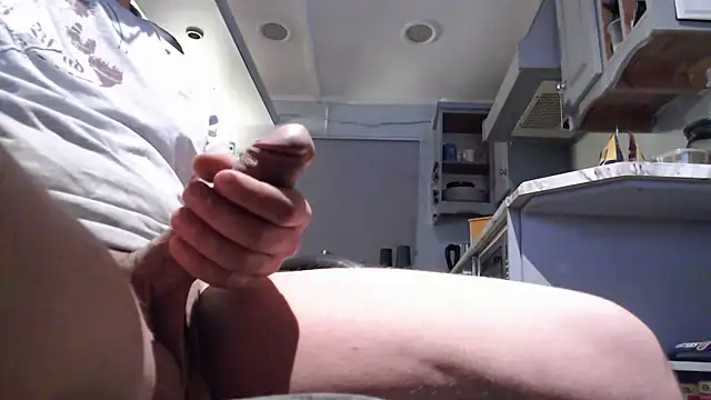 Snapshot of randomanuk chatting on 01.12.26 randomanuk online show from 01.12.26