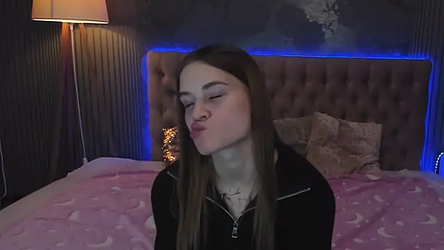 LuisaClover online show from 11.10.25