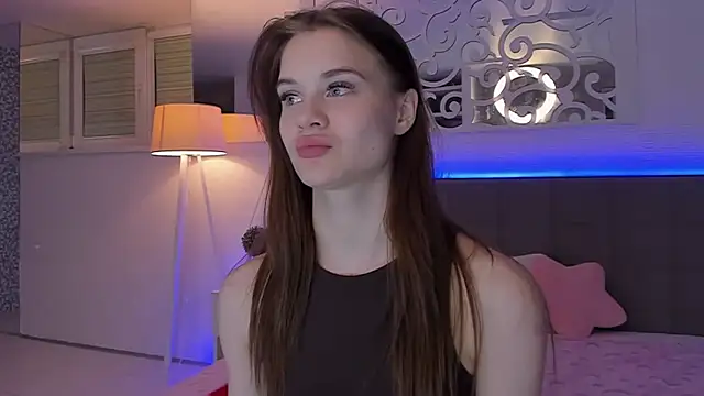 LuisaClover online show from 04.04.26