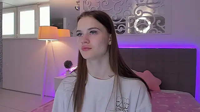 LuisaClover online show from 04.12.26