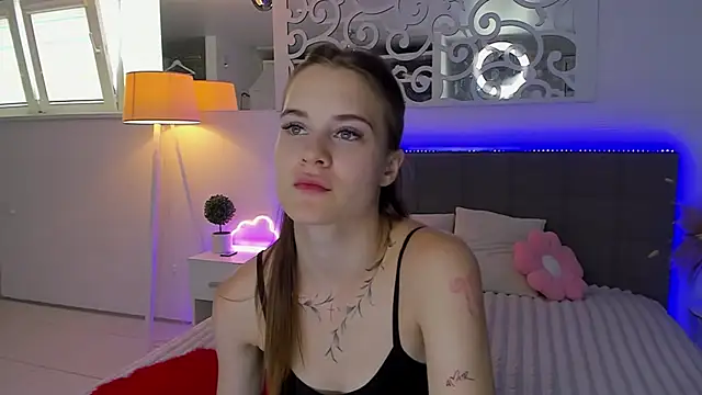 Snapshot of LuisaClover chatting on 07.15.26 LuisaClover online show from 07.15.26