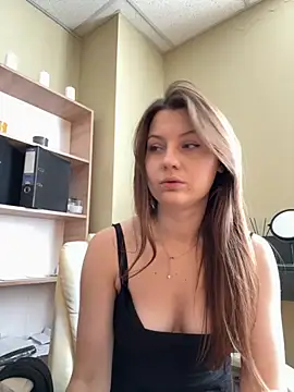 Snapshot of DollyRoma chatting on 11.04.25 DollyRoma online show from 11.04.25