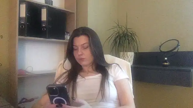 Snapshot of DollyRoma chatting on 11.10.25 DollyRoma online show from 11.10.25