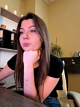 Snapshot of DollyRoma chatting on 11.12.25 DollyRoma online show from 11.12.25