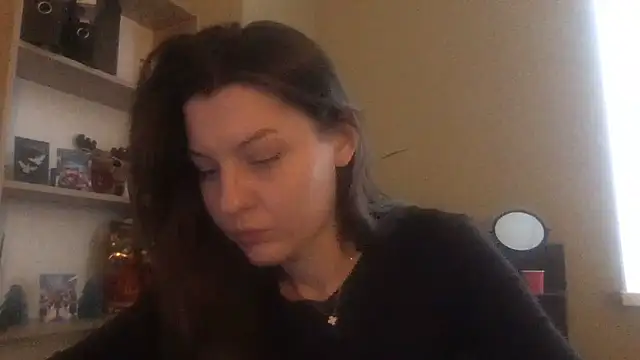 Snapshot of DollyRoma chatting on 12.18.25 DollyRoma online show from 12.18.25