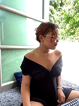 Snapshot of ladulceale chatting on 11.19.25 ladulceale online show from 11.19.25