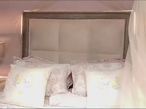 Snapshot of _valuu chatting on 11.28.25 valuu online show from 11.28.25