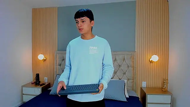 Maxii18  online show from 01.08.26