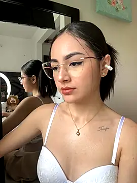 IslaCole online show from 10.26.25