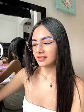 IslaCole online show from 11.10.25