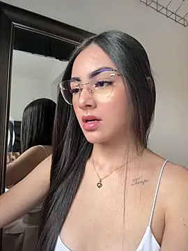 IslaCole online show from 02.10.26