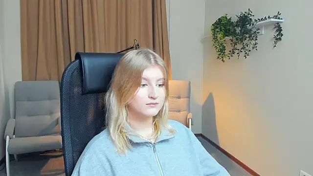 LisaRais online show from 10.25.25