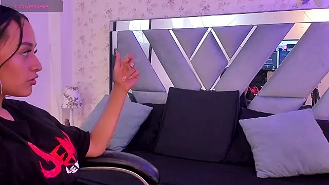 Snapshot of samaris_smith chatting on 11.20.25 samaris smith online show from 11.20.25