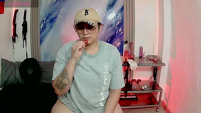 Snapshot of Destrukturada chatting on 07.26.26 Destrukturada online show from 07.26.26