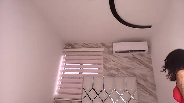 Snapshot of ellisrossi chatting on 11.26.25 ellisrossi online show from 11.26.25