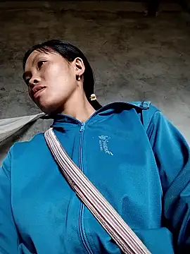 Snapshot of dinnavi chatting on 10.30.25 dinnavi online show from 10.30.25