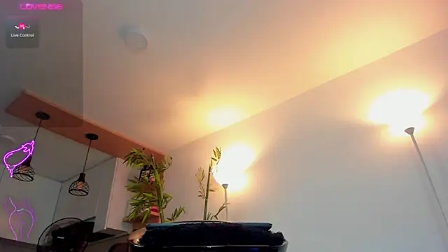 Snapshot of JessicaPratt chatting on 09.13.25 JessicaPratt online show from 09.13.25