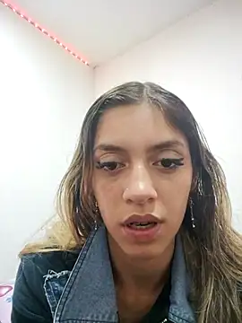 Snapshot of Diamond_sweet_1 chatting on 11.28.25 Diamond sweet 1 online show from 11.28.25