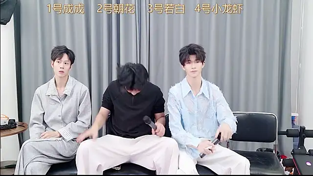 Snapshot of QYBOYS-001 chatting on 11.25.25 QYBOYS-001 online show from 11.25.25