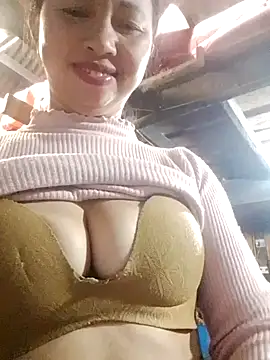 Snapshot of TRIEUTRIEU20 chatting on 04.02.26 TRIEUTRIEU20 online show from 04.02.26