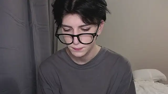 Oliver star boy  online show from 10.28.25